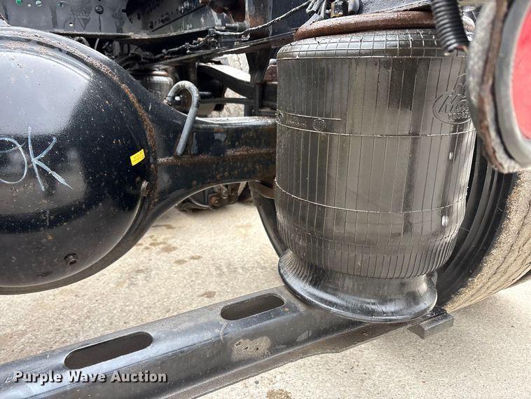 image for item FG1041 2016 Mack CXU613 semi truck