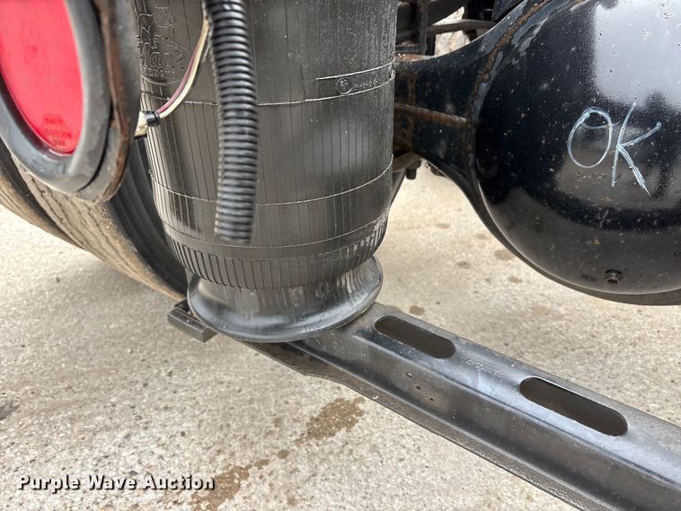 image for item FG1041 2016 Mack CXU613 semi truck