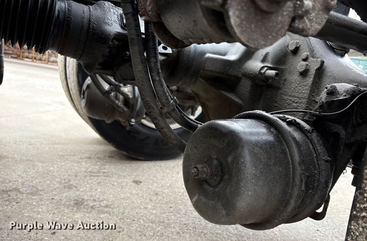 image for item FG1041 2016 Mack CXU613 semi truck