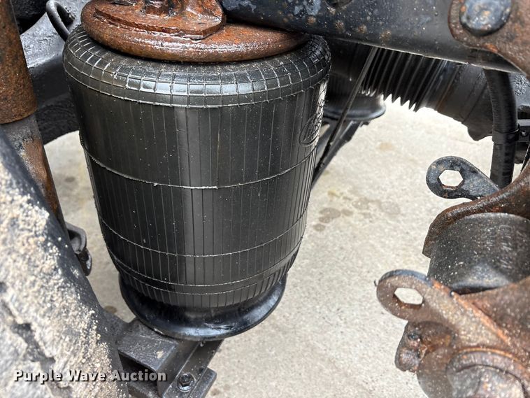 image for item FG1041 2016 Mack CXU613 semi truck