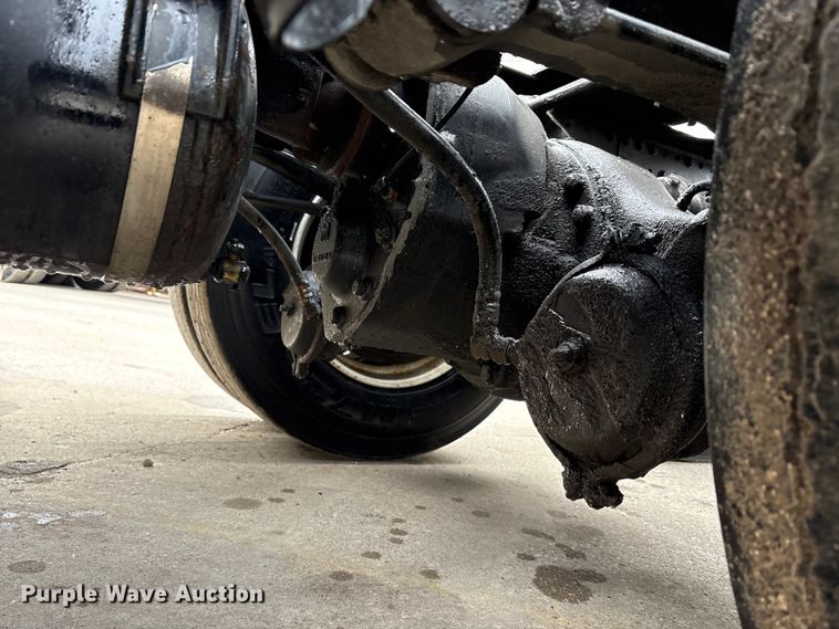 image for item FG1041 2016 Mack CXU613 semi truck