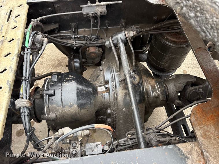 image for item FG1041 2016 Mack CXU613 semi truck