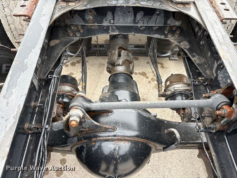 image for item FG1041 2016 Mack CXU613 semi truck