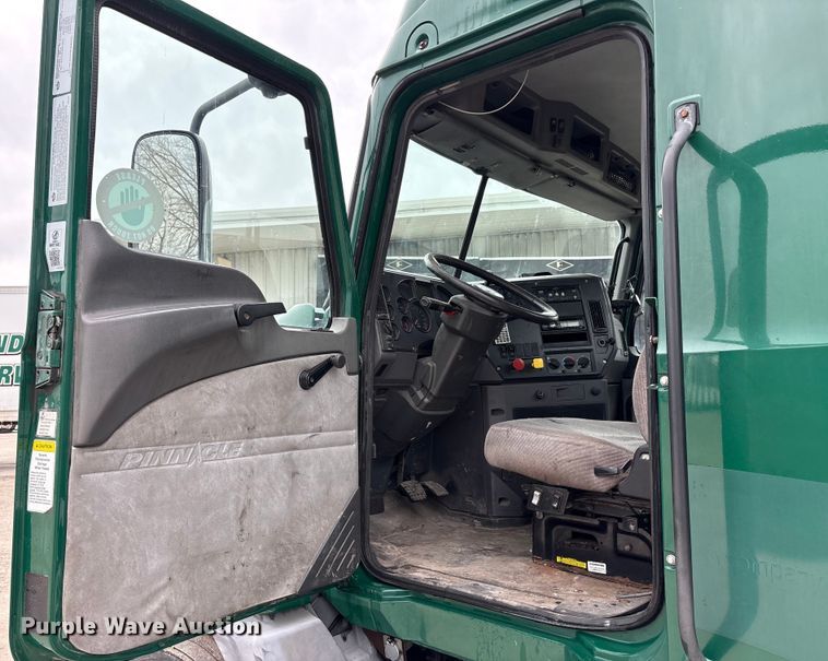 image for item FG1041 2016 Mack CXU613 semi truck