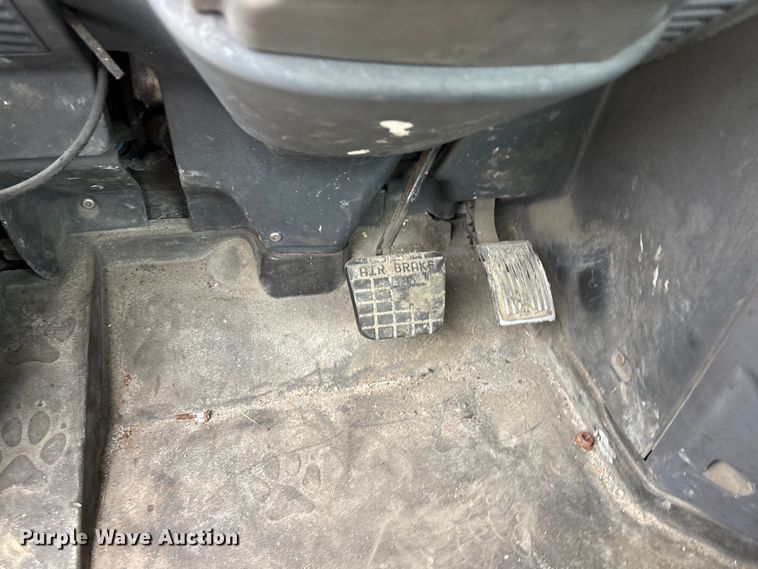 image for item FG1041 2016 Mack CXU613 semi truck