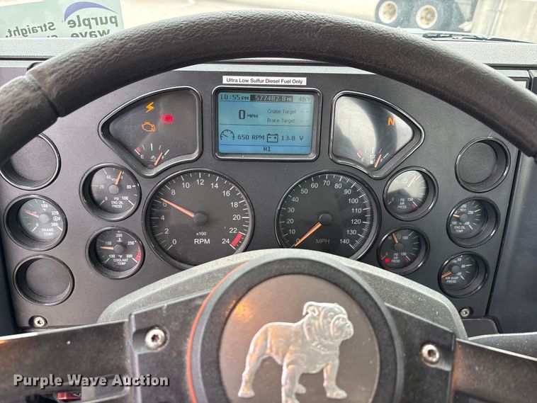 image for item FG1041 2016 Mack CXU613 semi truck