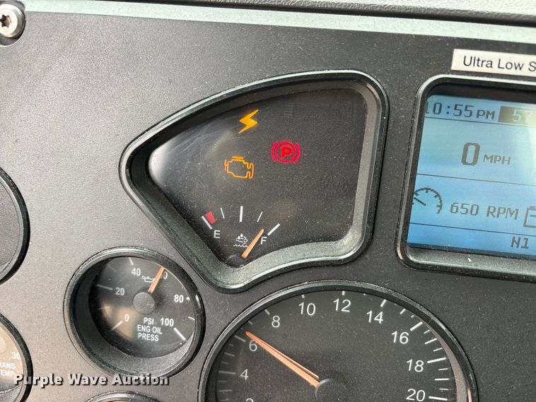 image for item FG1041 2016 Mack CXU613 semi truck