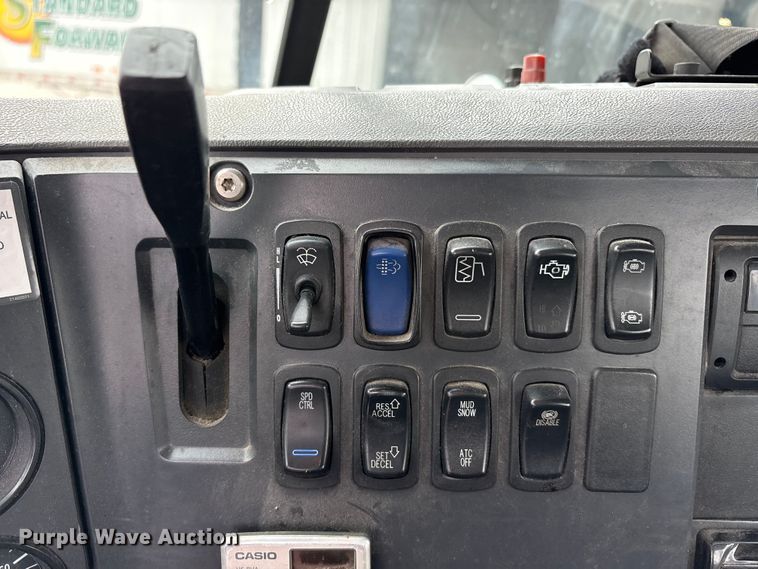 image for item FG1041 2016 Mack CXU613 semi truck