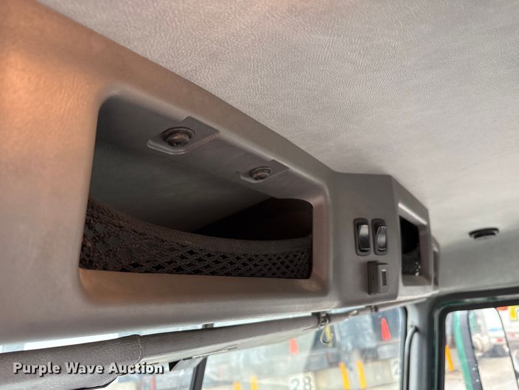 image for item FG1041 2016 Mack CXU613 semi truck