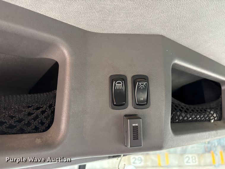 image for item FG1041 2016 Mack CXU613 semi truck