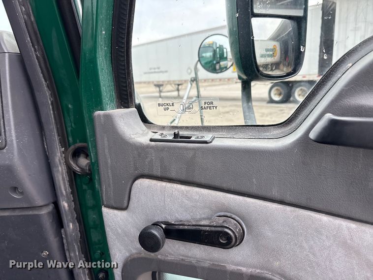 image for item FG1041 2016 Mack CXU613 semi truck