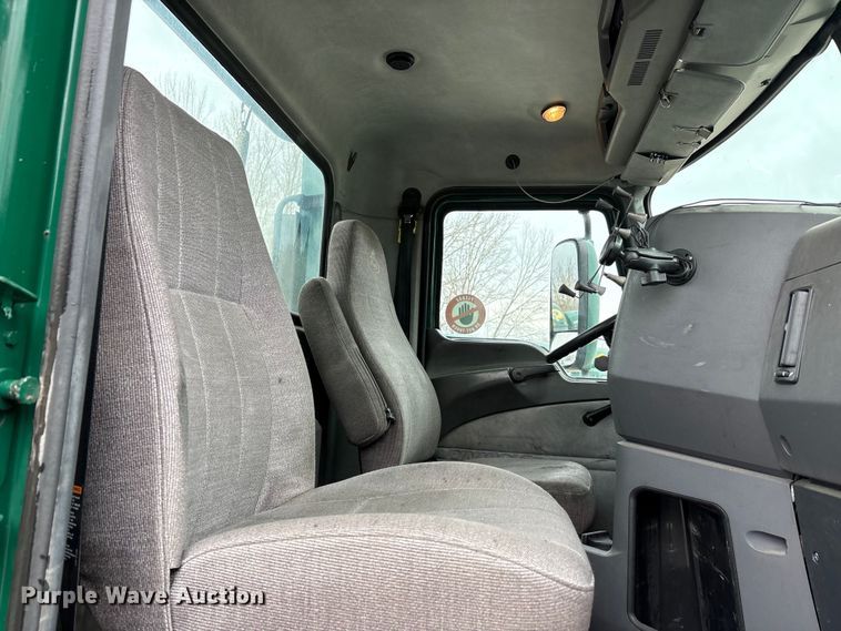 image for item FG1041 2016 Mack CXU613 semi truck