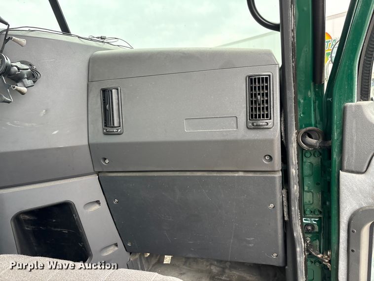 image for item FG1041 2016 Mack CXU613 semi truck