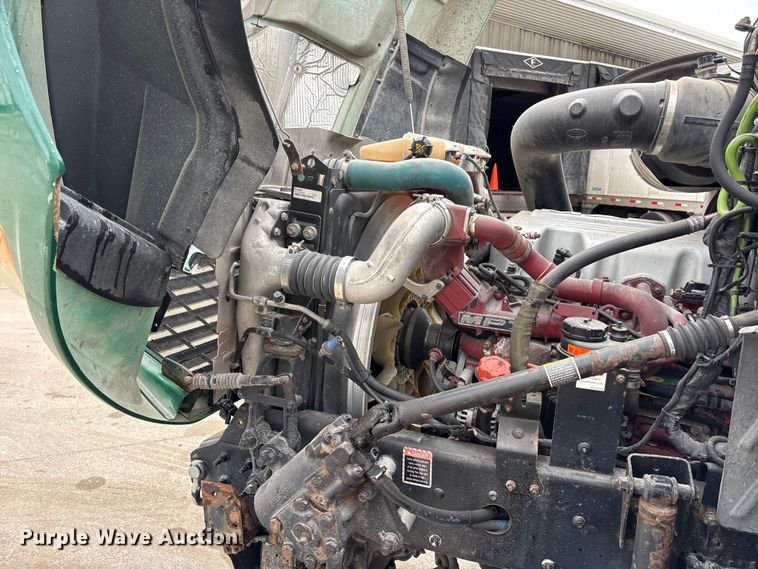 image for item FG1041 2016 Mack CXU613 semi truck