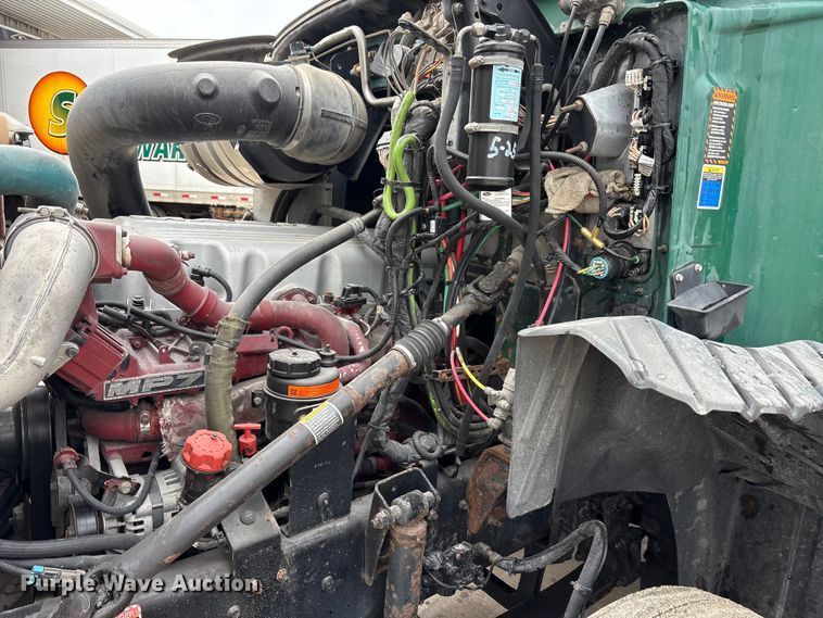 image for item FG1041 2016 Mack CXU613 semi truck