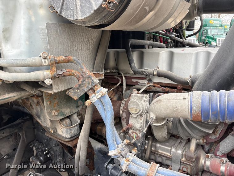 image for item FG1041 2016 Mack CXU613 semi truck