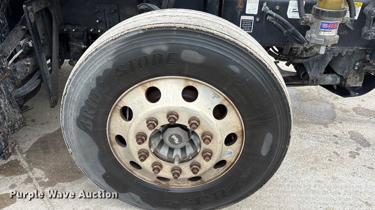 image for item FG1041 2016 Mack CXU613 semi truck