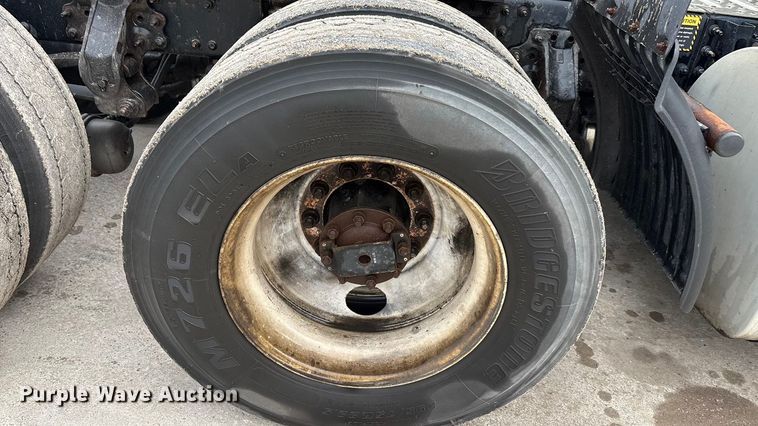 image for item FG1041 2016 Mack CXU613 semi truck