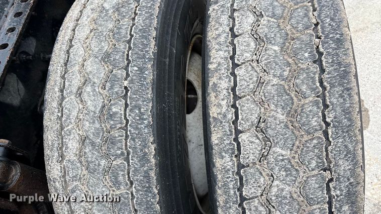 image for item FG1041 2016 Mack CXU613 semi truck