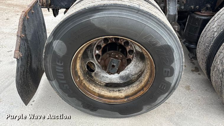 image for item FG1041 2016 Mack CXU613 semi truck