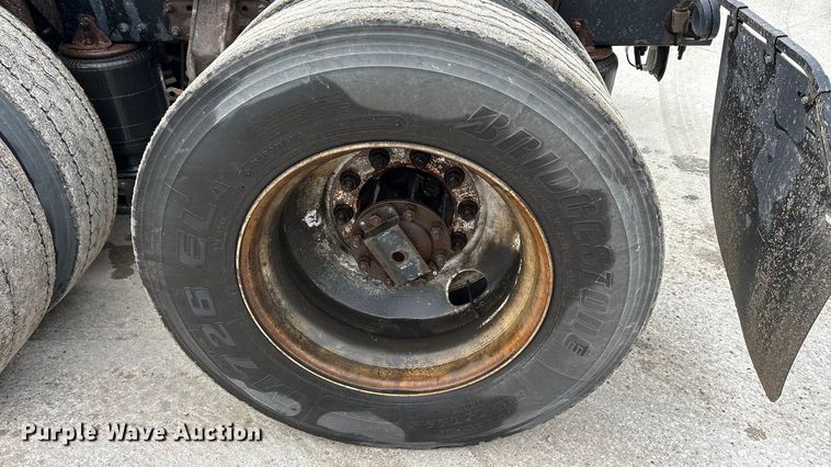 image for item FG1041 2016 Mack CXU613 semi truck