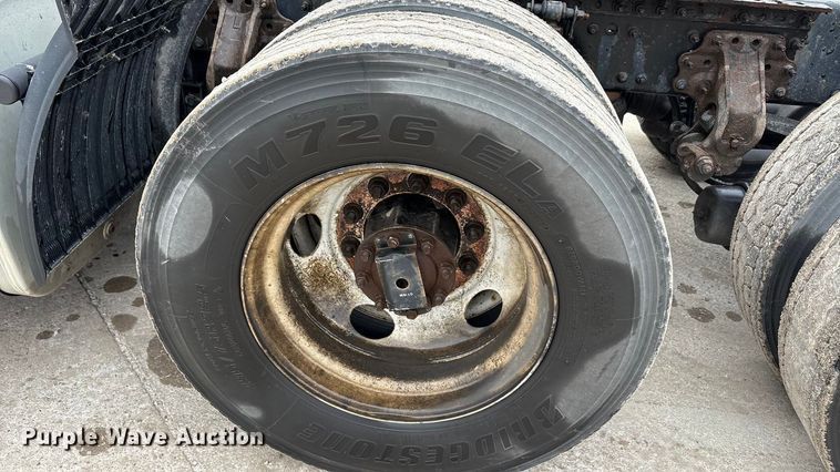 image for item FG1041 2016 Mack CXU613 semi truck