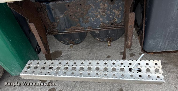 image for item FG1042 2017 Freightliner Cascadia 125 semi truck