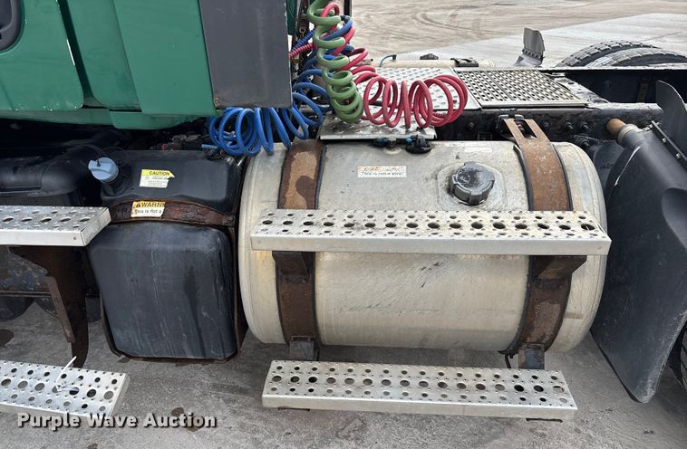 image for item FG1042 2017 Freightliner Cascadia 125 semi truck