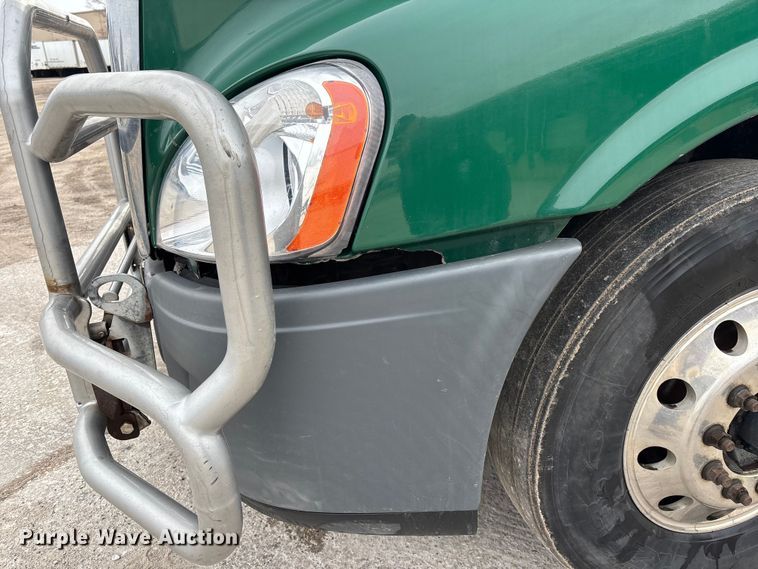 image for item FG1042 2017 Freightliner Cascadia 125 semi truck