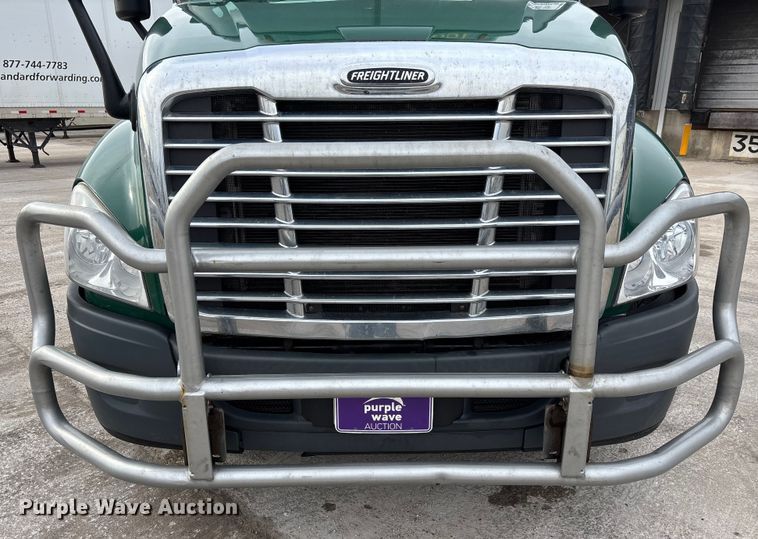 image for item FG1042 2017 Freightliner Cascadia 125 semi truck