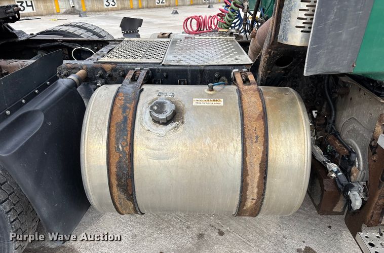 image for item FG1042 2017 Freightliner Cascadia 125 semi truck