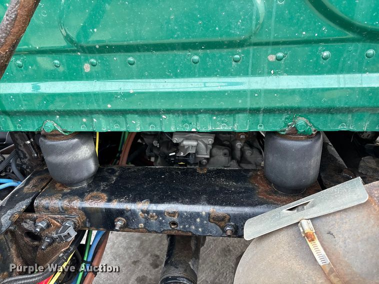 image for item FG1042 2017 Freightliner Cascadia 125 semi truck