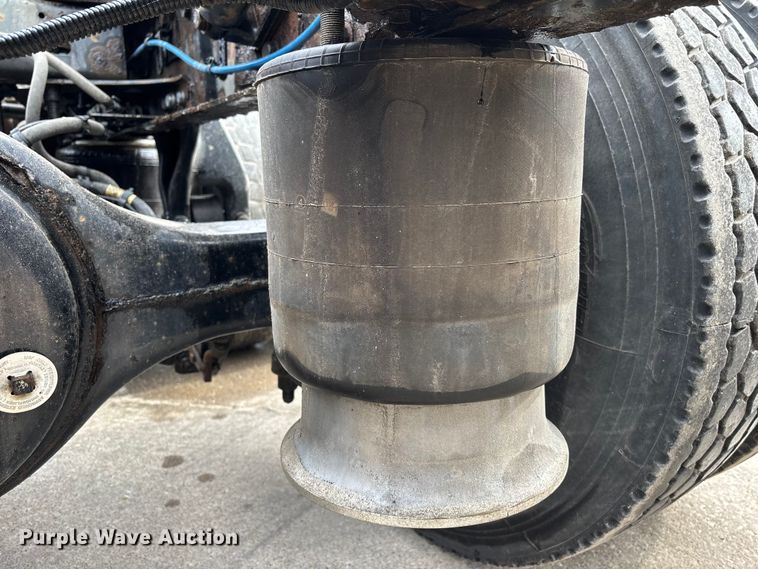 image for item FG1042 2017 Freightliner Cascadia 125 semi truck