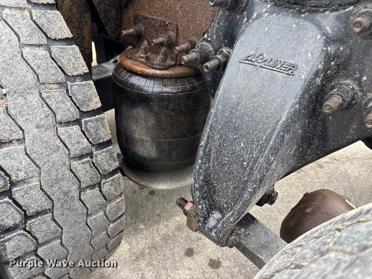 image for item FG1042 2017 Freightliner Cascadia 125 semi truck