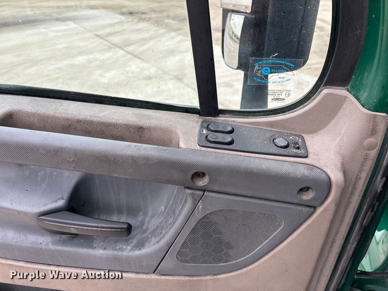 image for item FG1042 2017 Freightliner Cascadia 125 semi truck