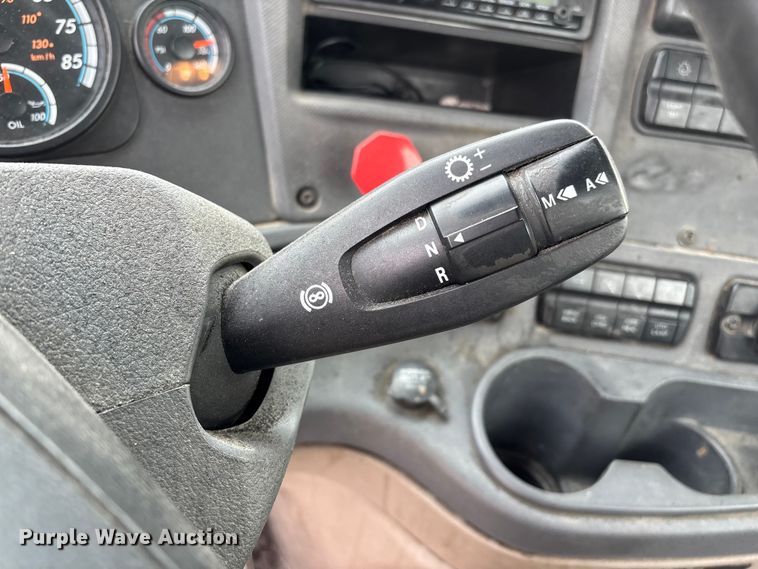 image for item FG1042 2017 Freightliner Cascadia 125 semi truck