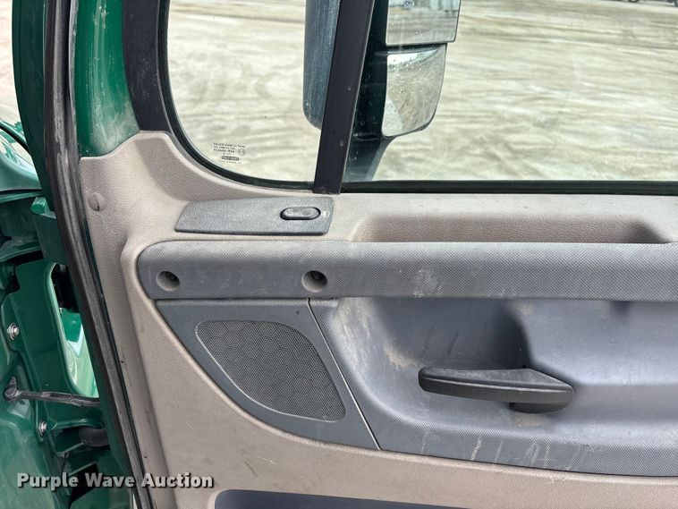 image for item FG1042 2017 Freightliner Cascadia 125 semi truck