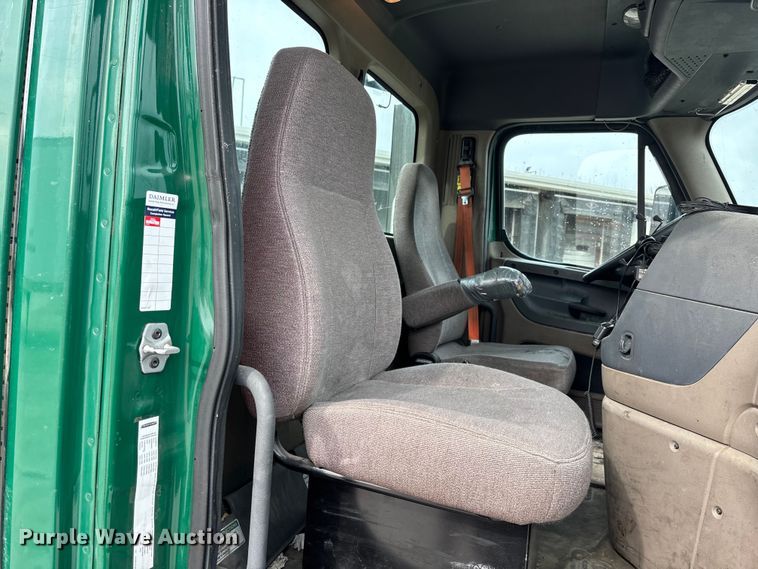 image for item FG1042 2017 Freightliner Cascadia 125 semi truck