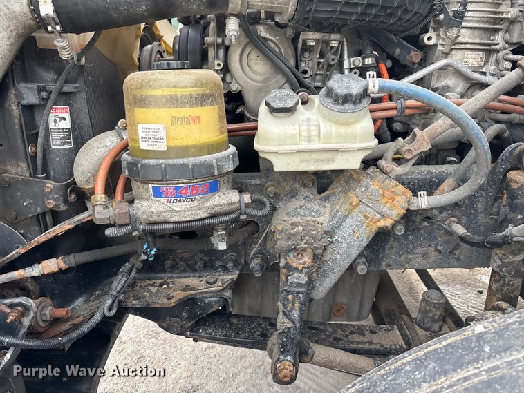 image for item FG1042 2017 Freightliner Cascadia 125 semi truck