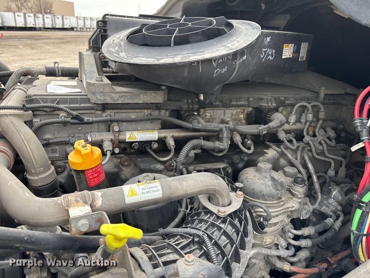 image for item FG1042 2017 Freightliner Cascadia 125 semi truck