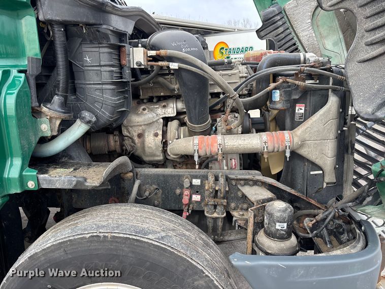 image for item FG1042 2017 Freightliner Cascadia 125 semi truck