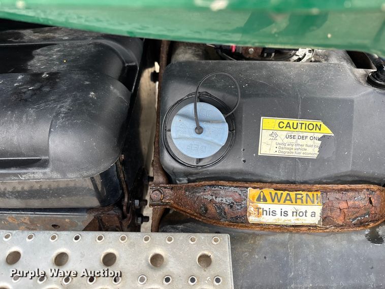 image for item FG1042 2017 Freightliner Cascadia 125 semi truck