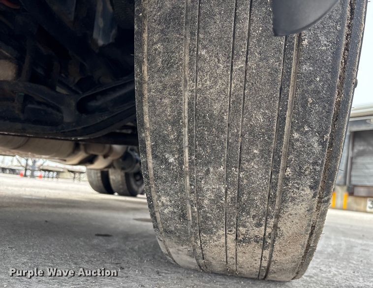 image for item FG1042 2017 Freightliner Cascadia 125 semi truck