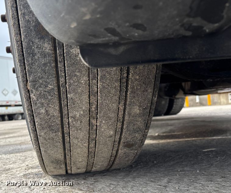 image for item FG1042 2017 Freightliner Cascadia 125 semi truck