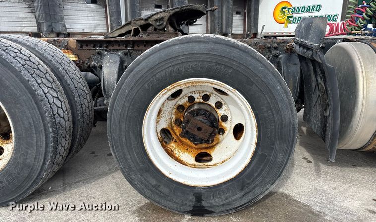 image for item FG1042 2017 Freightliner Cascadia 125 semi truck