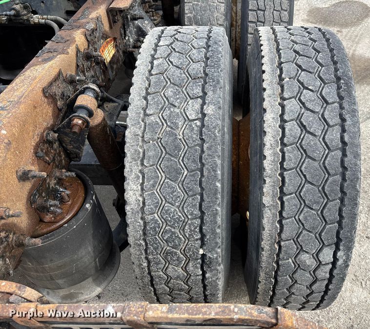 image for item FG1042 2017 Freightliner Cascadia 125 semi truck