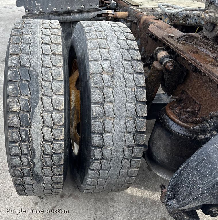 image for item FG1042 2017 Freightliner Cascadia 125 semi truck