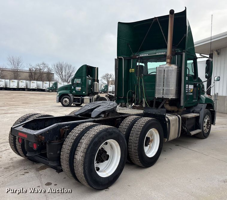 image for item FG1043 2013 Mack CXU613 semi truck