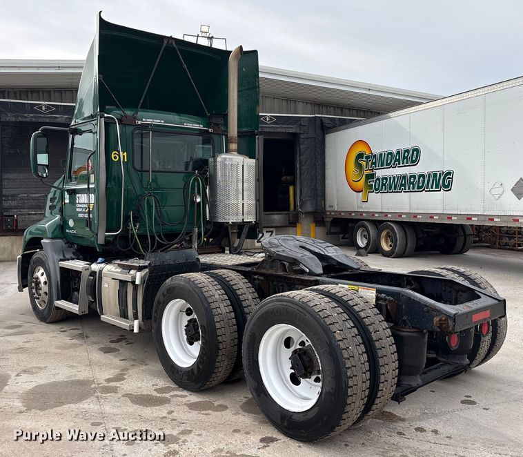 image for item FG1043 2013 Mack CXU613 semi truck