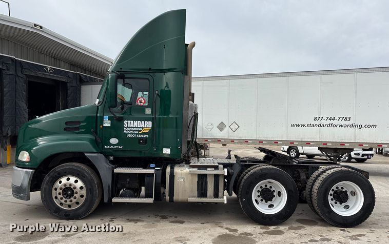 image for item FG1043 2013 Mack CXU613 semi truck